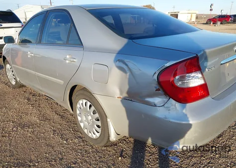2004 Toyota Camry Le z USA, uszkodzony, nr VIN 4T1BE32K44U274077